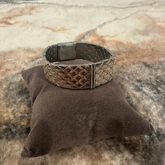 CHANEL MINT GOLD SILVER LADIES WATCH - Picture 6 of 7